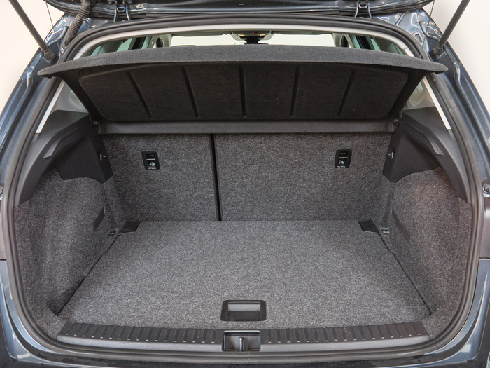 Renting SEAT Arona 1.0 TSI Style XM 85 kW (115 CV) Ocasión 4 2