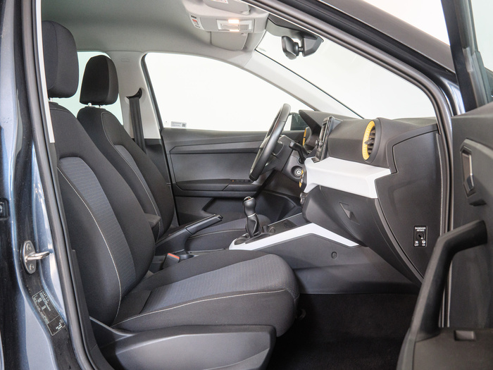 Renting SEAT Arona 1.0 TSI Style XM 85 kW (115 CV) Ocasión 4 5