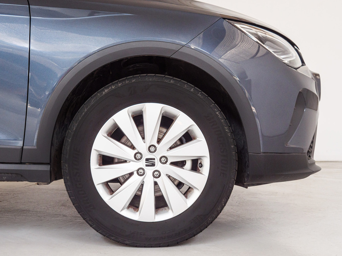 Renting SEAT Arona 1.0 TSI Style XM 85 kW (115 CV) Ocasión 4 5