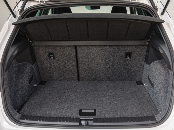 Renting SEAT Arona 1.0 TSI Xperience Special Edition 85 kW (115 CV) Ocasión 2