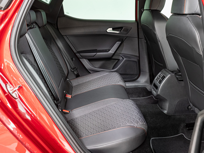 Renting SEAT León 1.5 TSI S&S FR 25 Aniversario 85 kW (116 CV) Ocasión