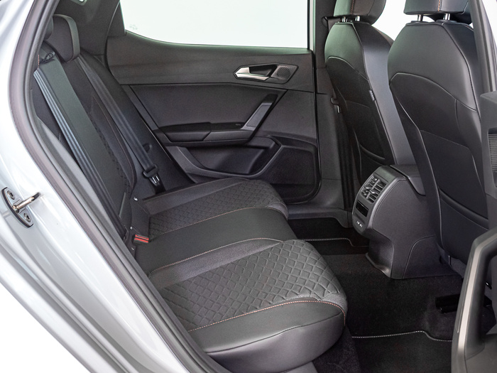 Renting SEAT León 2.0 TDI S&S FR XS 110 kW (150 CV) Ocasión