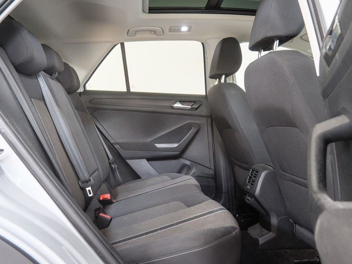 Renting Volkswagen T-Roc Advance Style 1.5 TSI 110 kW (150 CV) DSG Ocasión