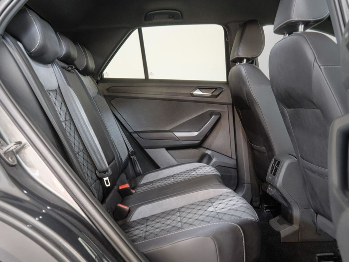 Renting Volkswagen T-Roc R-Line 1.0 TSI 85 kW (116 CV) Ocasión 1
