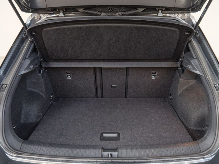 Renting Volkswagen T-Roc R-Line 1.0 TSI 85 kW (116 CV) Ocasión 1