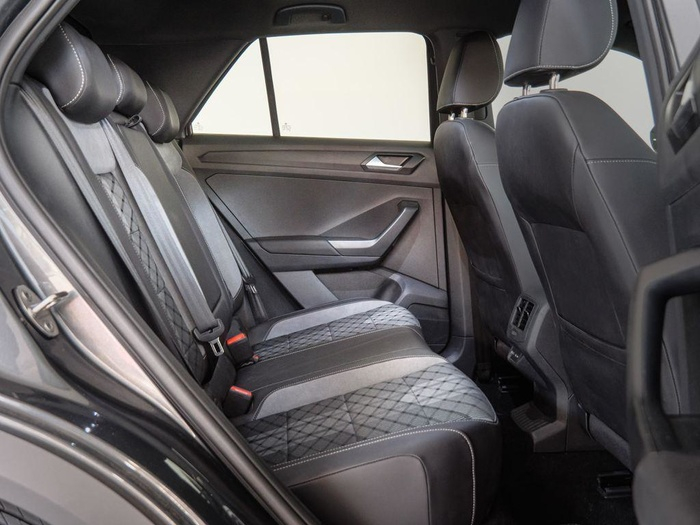 Renting Volkswagen T-Roc R-Line 1.0 TSI 85 kW (116 CV) Ocasión 3