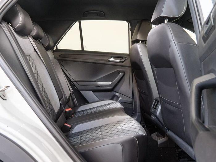 Renting Volkswagen T-Roc R-Line 1.0 TSI 85 kW (116 CV) Ocasión 4