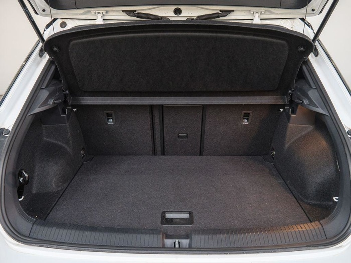 Renting Volkswagen T-Roc R-Line 1.0 TSI 85 kW (116 CV) Ocasión 4