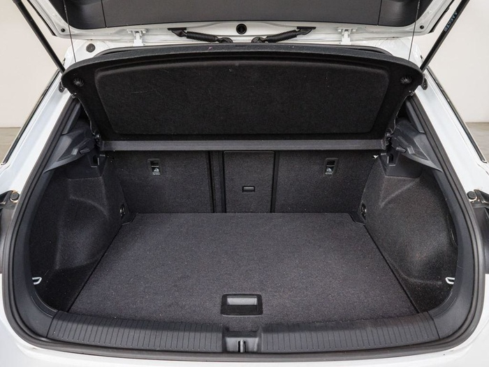 Renting Volkswagen T-Roc R-Line 1.0 TSI 85 kW (116 CV) Ocasión 5