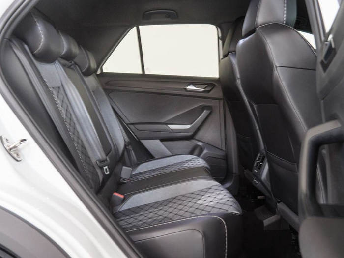 Renting Volkswagen T-Roc R-Line 1.5 TSI 110 kW (150 CV) DSG Ocasión 2