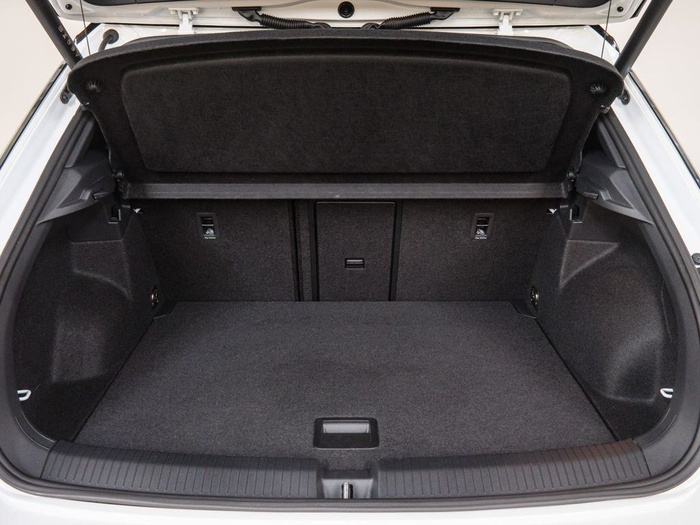 Renting Volkswagen T-Roc R-Line 1.5 TSI 110 kW (150 CV) DSG Ocasión 2