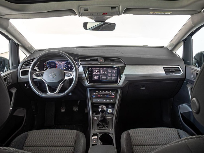 Renting Volkswagen Touran Advance 2.0 TDI 90 kW (122 CV) Ocasión