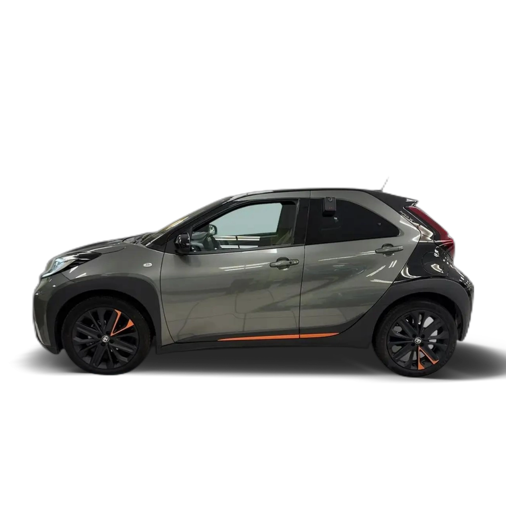 Renting Toyota Aygo Limited Edition Verde