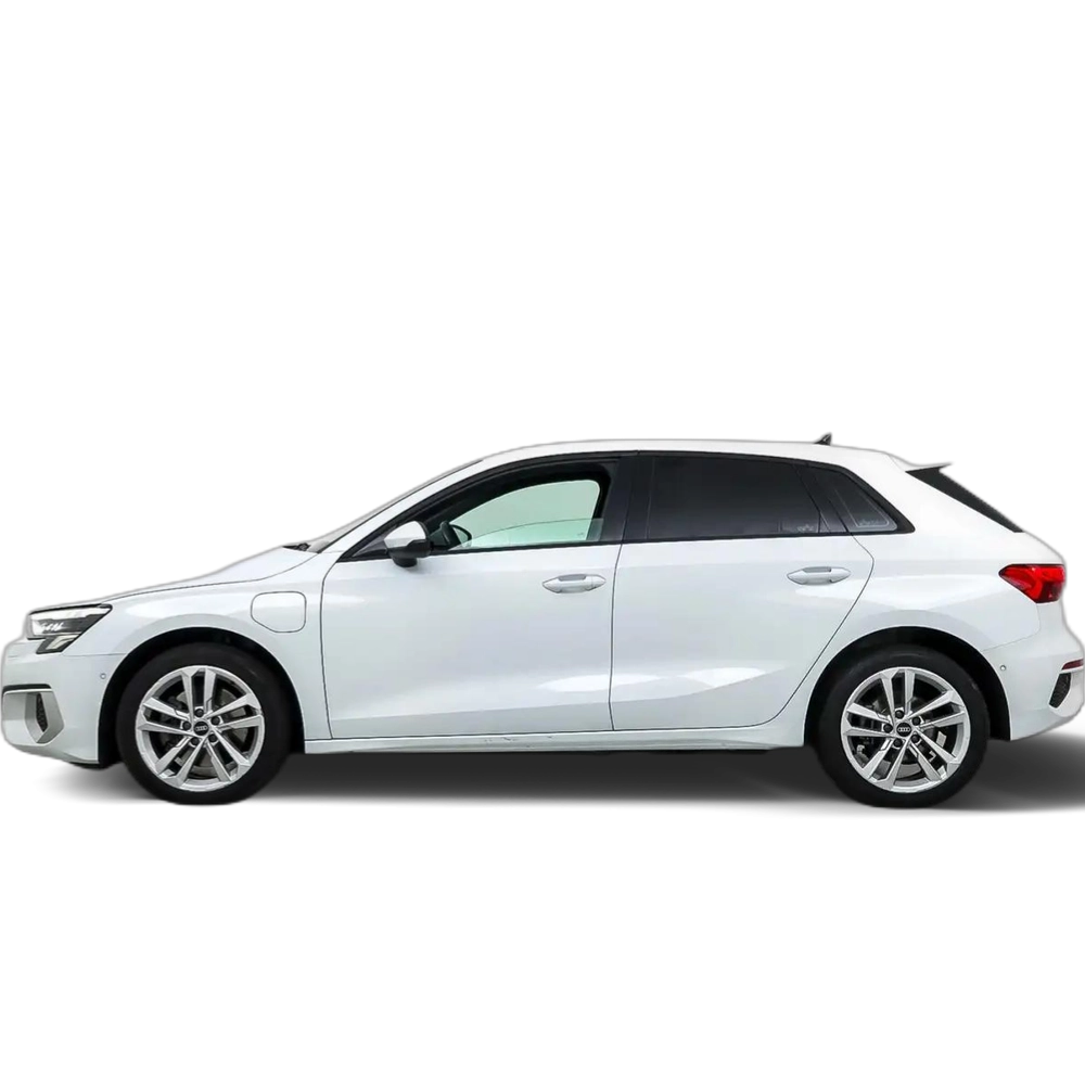 Renting Audi A3 Sportback 40 TFSIe Advanced S tronic Blanco