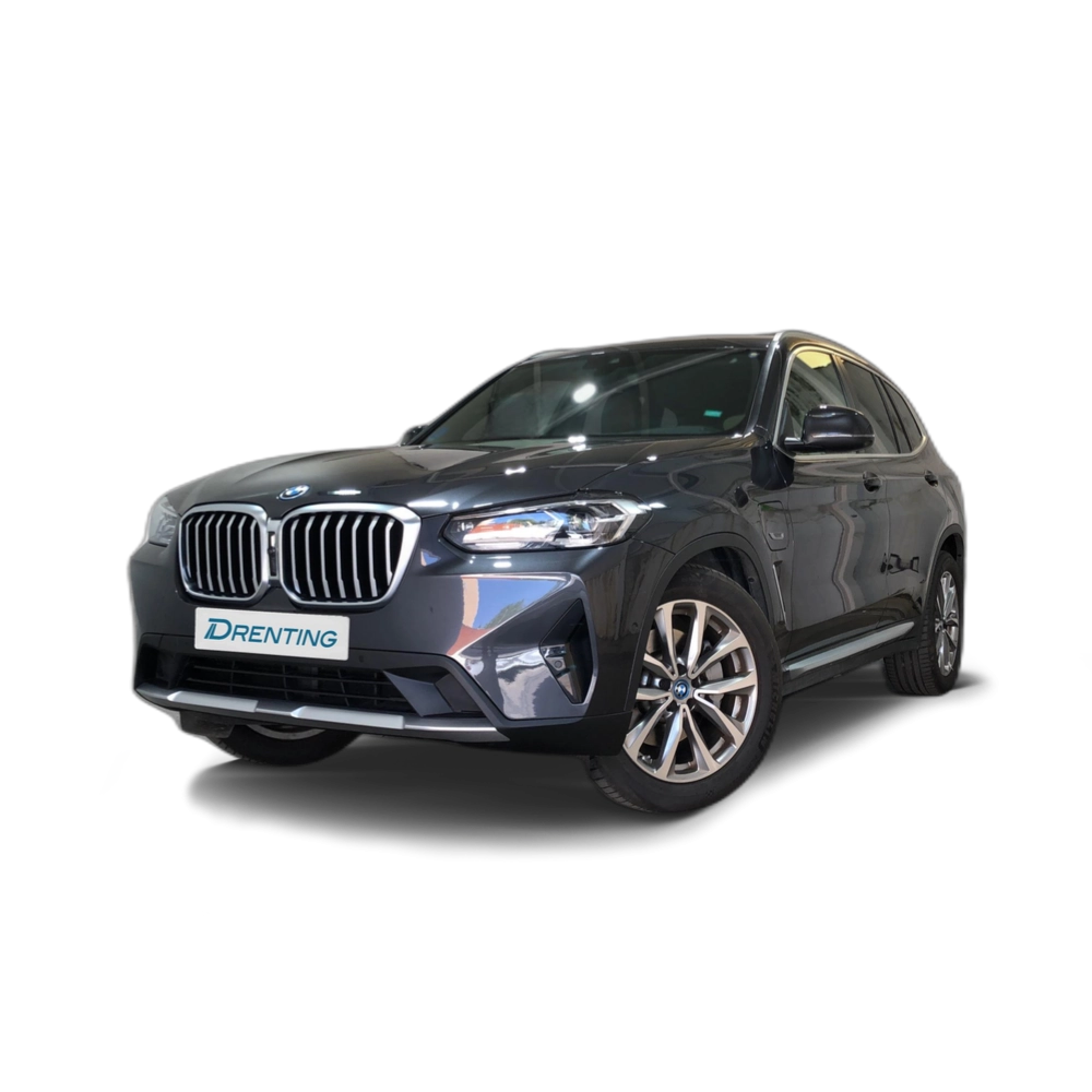 Renting BMW X3 xDrive30e xLine 215 kW (292 CV) 7